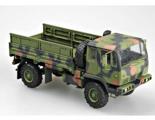 1:35 M1078 Light Medium Tactical Vehicle (LMTV) Standard Cargo Truck Trumpeter Model Kit: 01004 - Image 1